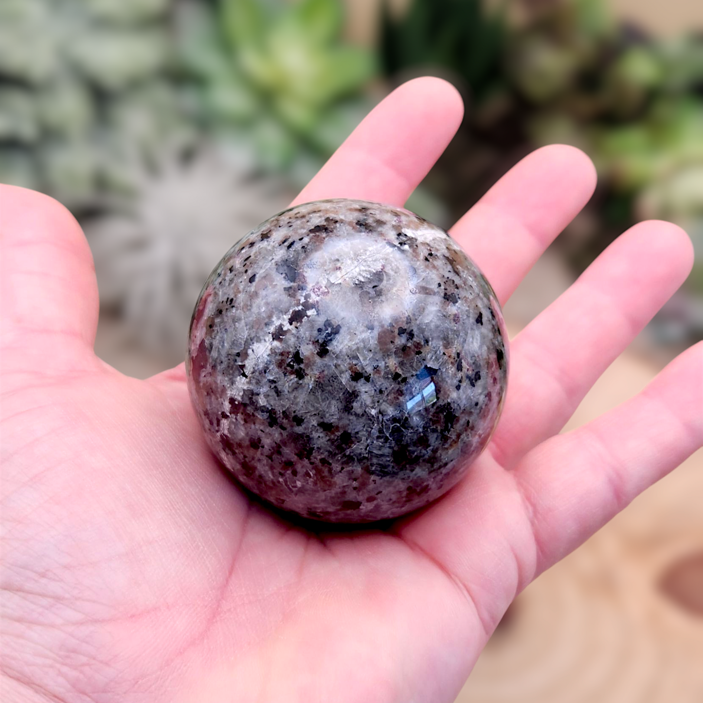 Yooperlite Sphere (UV Reactive)