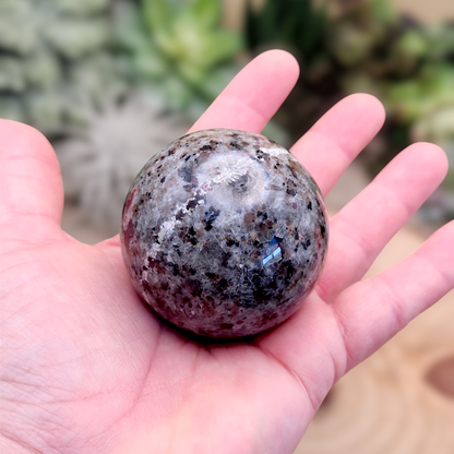 Yooperlite Sphere (UV Reactive)